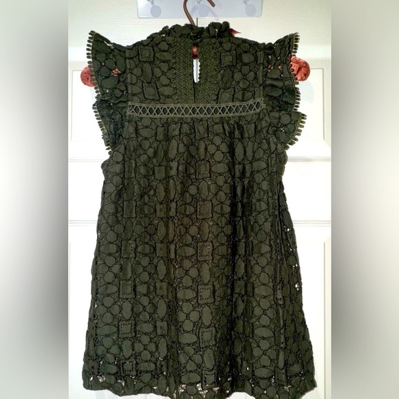 Maeve by Anthropologie Eyelet Flutter Sleeve Top. Forest Green  Size 0. EUC - Picture 11 of 12